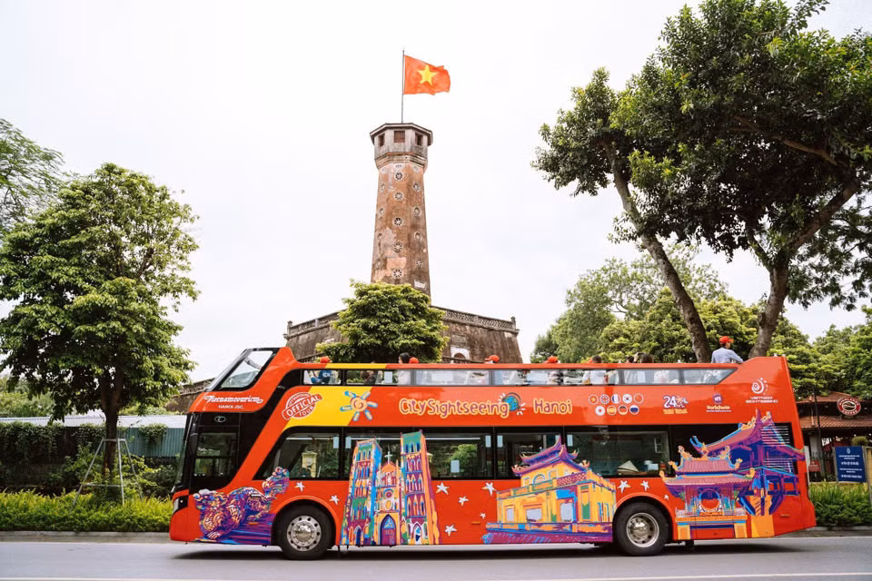 国庆假期游客来河内市参观时可免费乘坐双层巴士 ảnh 2