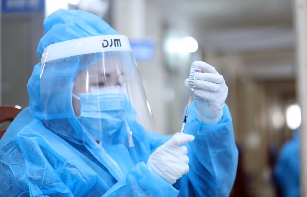 新冠疫苗接种一年回望：“盾牌”战役取得成功 ảnh 1