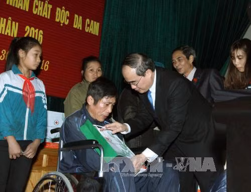 越南祖国阵线中央委员会主席阮善仁春节前夕走访南定省 ảnh 1 越南祖国阵线中央委员会主席阮善仁春节前夕走访南定省 ảnh 1