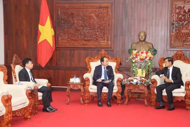 加强越老两国阵线机构的合作关系 ảnh 1 加强越老两国阵线机构的合作关系 ảnh 1