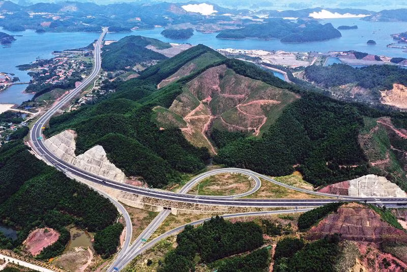 云屯—芒街高速公路：广宁省经济增长的新动力 ảnh 1