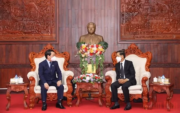越南国会主席王廷惠会见老挝技术和通信部部长兼老越友好协会主席 ảnh 2 越南国会主席王廷惠会见老挝技术和通信部部长兼老越友好协会主席 ảnh 2