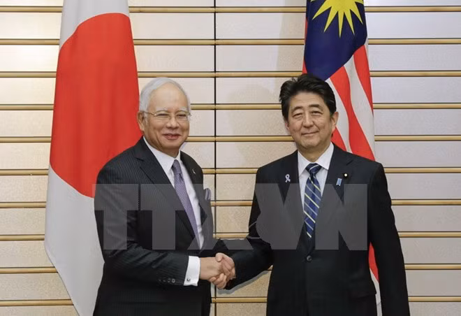 日本首相安倍晋三和马来西亚总理纳吉布举行会谈 重申东海问题立场 ảnh 1 日本首相安倍晋三和马来西亚总理纳吉布举行会谈 重申东海问题立场 ảnh 1