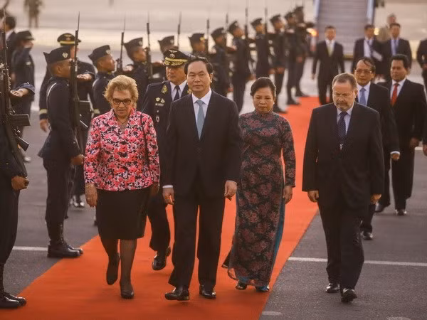 国家主席陈大光开始出席2016年亚太经合组织领导人会议周 ảnh 1