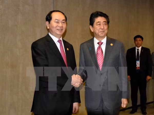 国家主席陈大光与日本首相安倍晋三举行会谈 ảnh 1