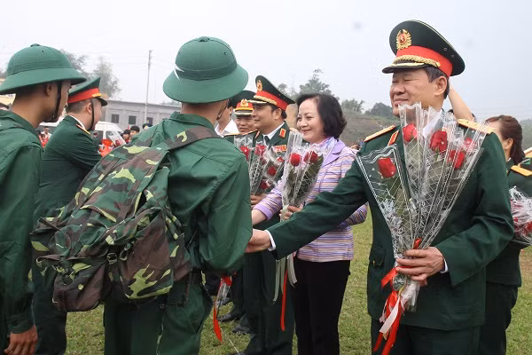 越南安沛省举行2019年度新兵入伍欢送仪式 ảnh 1