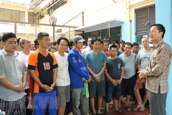 越南驻印度尼西亚大使馆春节前走访慰问越南渔民 ảnh 1 越南驻印度尼西亚大使馆春节前走访慰问越南渔民 ảnh 1