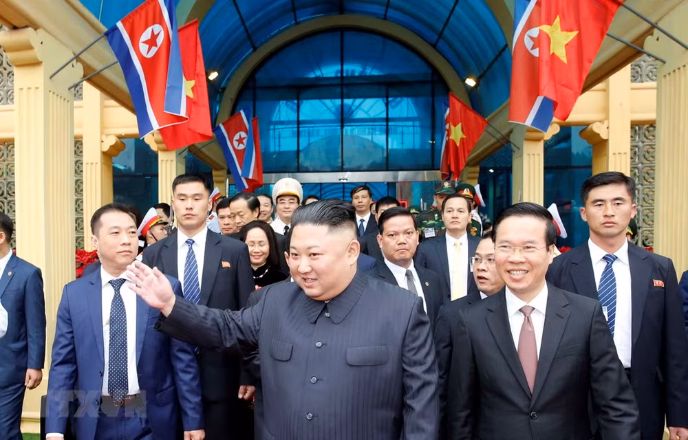 朝鲜最高领导人金正恩开始对越南进行正式友好访问 ảnh 1