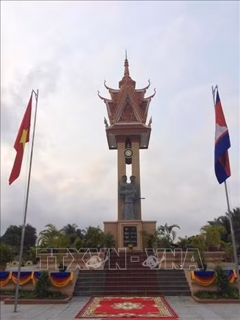越柬友谊纪念碑在阮富仲访柬之前正式落成 ảnh 2 越柬友谊纪念碑在阮富仲访柬之前正式落成 ảnh 2