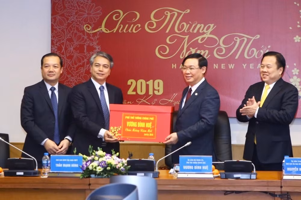 王廷惠春节后上班第一天走访慰问部分机关单位干部职工 ảnh 1 王廷惠春节后上班第一天走访慰问部分机关单位干部职工 ảnh 1