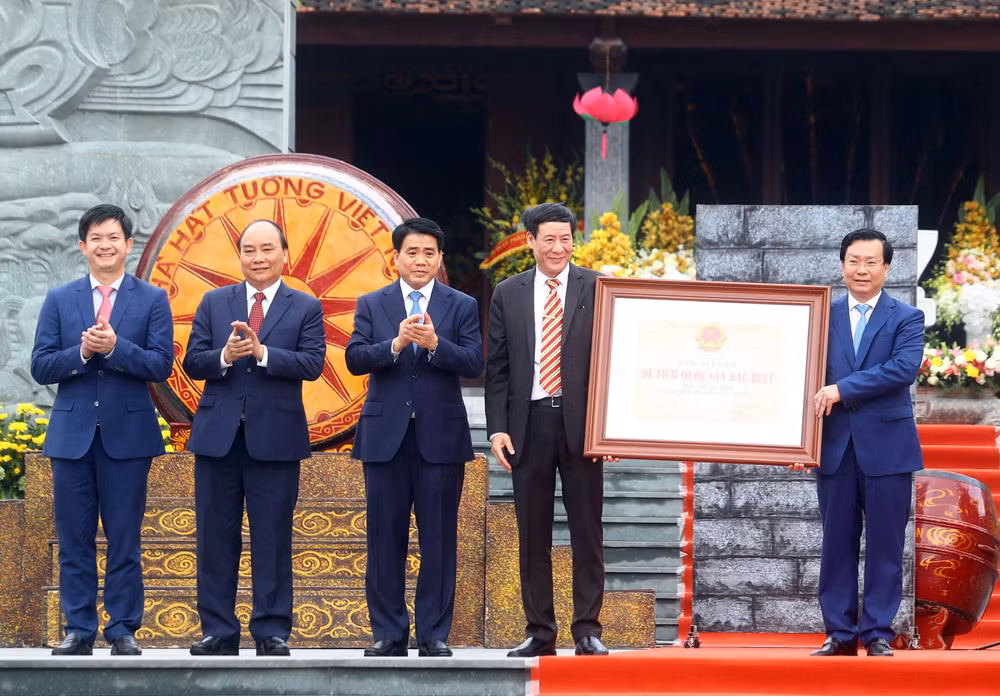 阮春福出席玉回-栋多大捷230周年纪念典礼 ảnh 3 阮春福出席玉回-栋多大捷230周年纪念典礼 ảnh 3