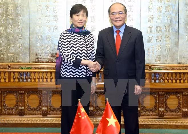 国会主席阮生雄会见中国人民对外友好协会会长李小林 ảnh 1