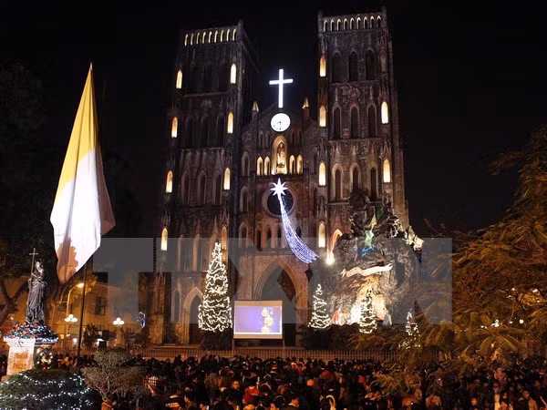 2015年圣诞节到来越南全国各地洋溢着圣诞气氛 ảnh 1