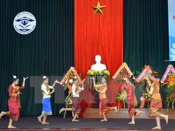 老挝驻越大使馆举行国庆40周年招待会 ảnh 1 老挝驻越大使馆举行国庆40周年招待会 ảnh 1