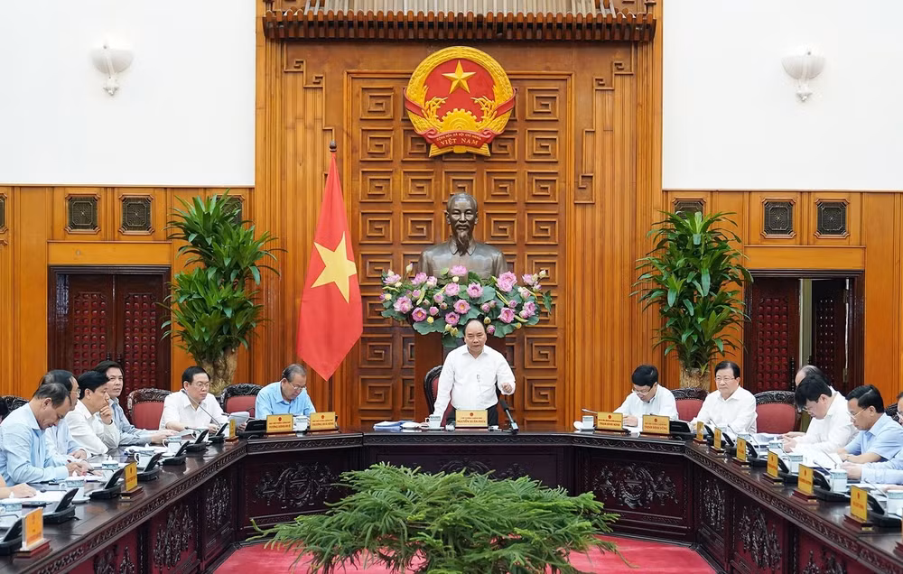 阮春福总理主持召开政府常务会议 敦促重点交通项目进度 ảnh 1