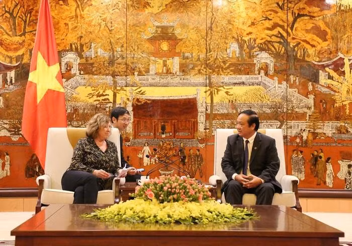 河内市希望加强同法国各地各企业合作 ảnh 1 河内市希望加强同法国各地各企业合作 ảnh 1