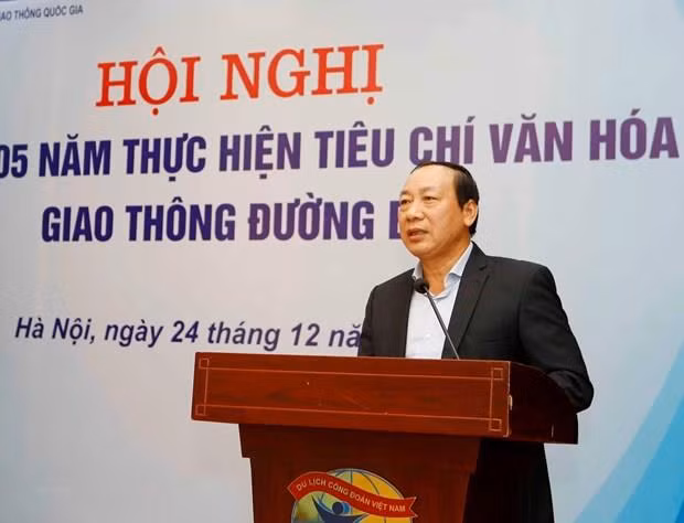 政府总理对原交通运输部副部长阮洪长给予撤职处分 ảnh 1 政府总理对原交通运输部副部长阮洪长给予撤职处分 ảnh 1