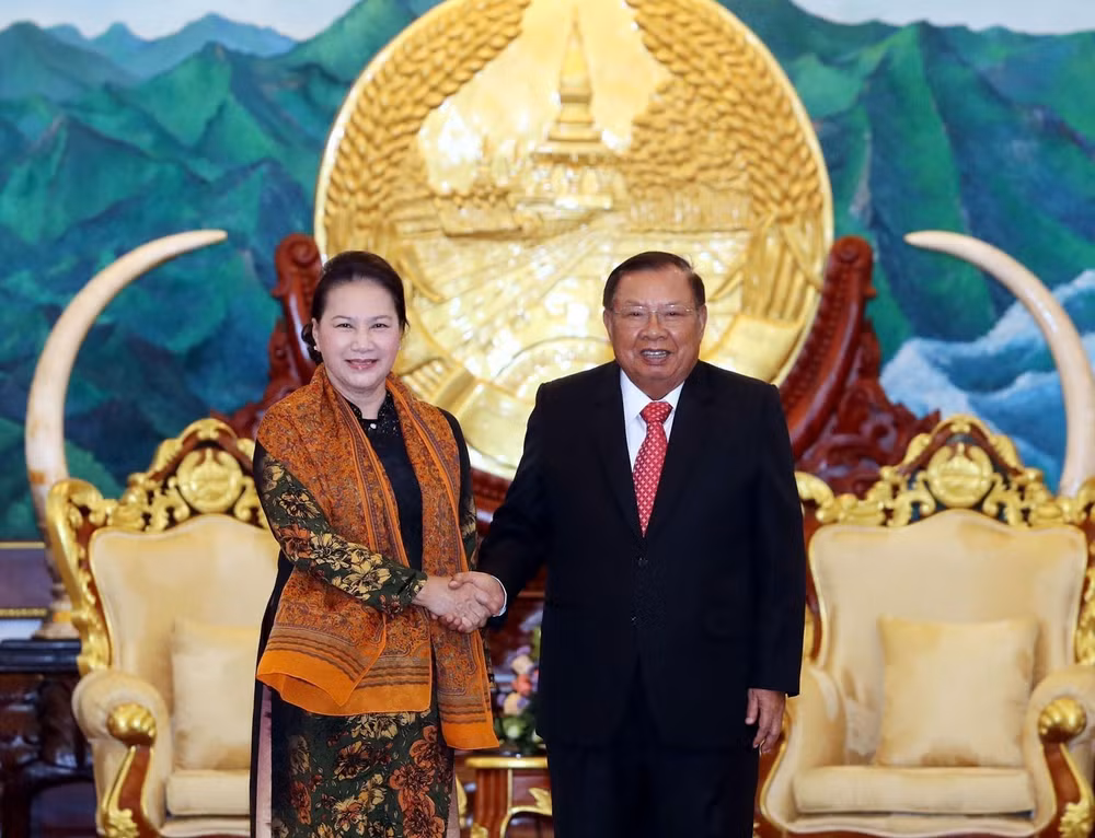 越南国会主席阮氏金银会见老挝人民革命党中央总书记、国家主席本扬 ảnh 2 越南国会主席阮氏金银会见老挝人民革命党中央总书记、国家主席本扬 ảnh 2