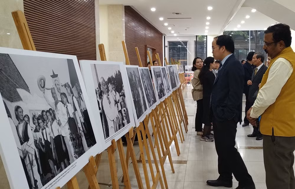 越保友谊70周年图片展开展 70幅珍贵照片现动人瞬间 ảnh 2 越保友谊70周年图片展开展 70幅珍贵照片现动人瞬间 ảnh 2
