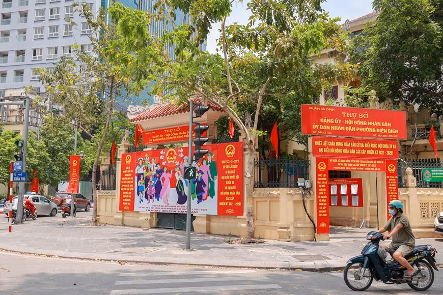 组图：河内市各地张灯结彩营造换届选举浓厚氛围 ảnh 4