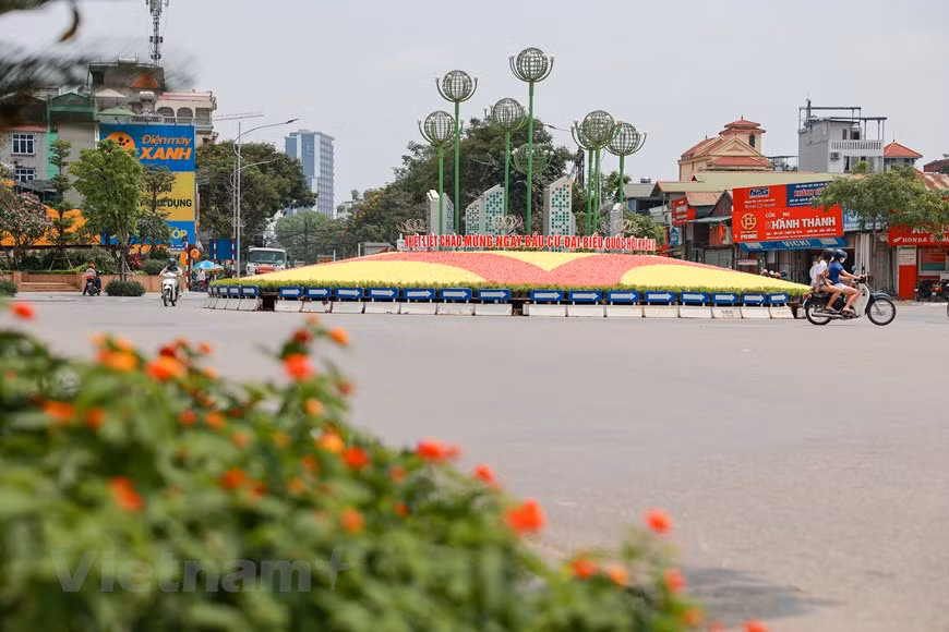 组图：河内市各地张灯结彩营造换届选举浓厚氛围 ảnh 2