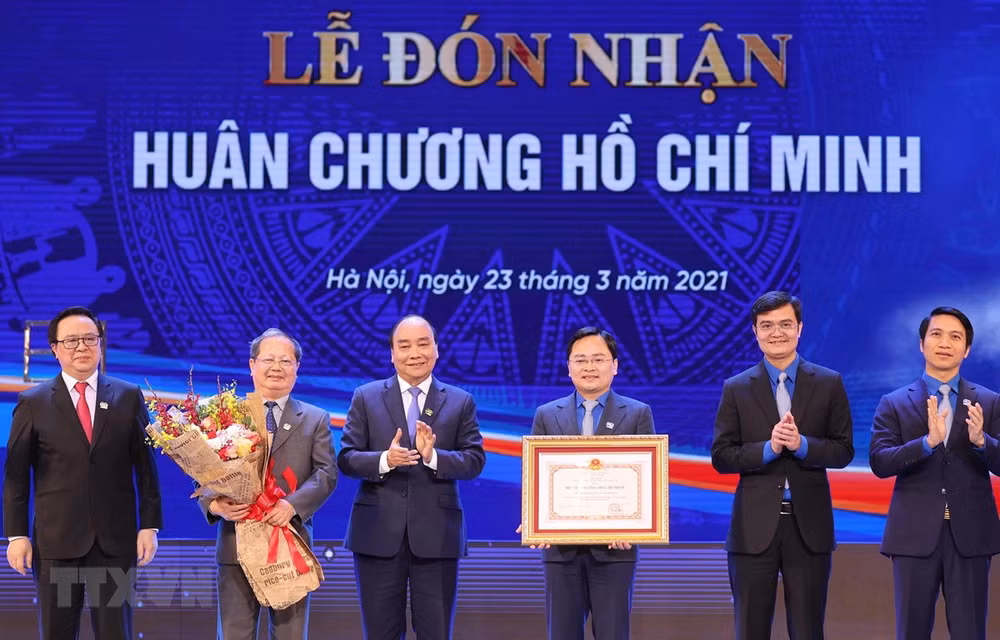 阮富仲:民族的灿烂未来掌握在青年人手中 ảnh 1 阮富仲:民族的灿烂未来掌握在青年人手中 ảnh 1