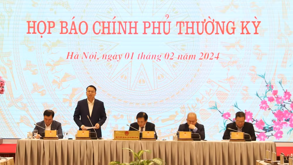 2024年1月政府例行新闻发布会：出台相关措施致力于完成证券市场的四项任务 ảnh 1