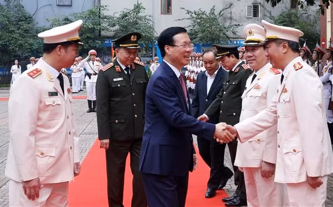 国家主席视察警卫司令部和机动警察司令部的战备情况 ảnh 1