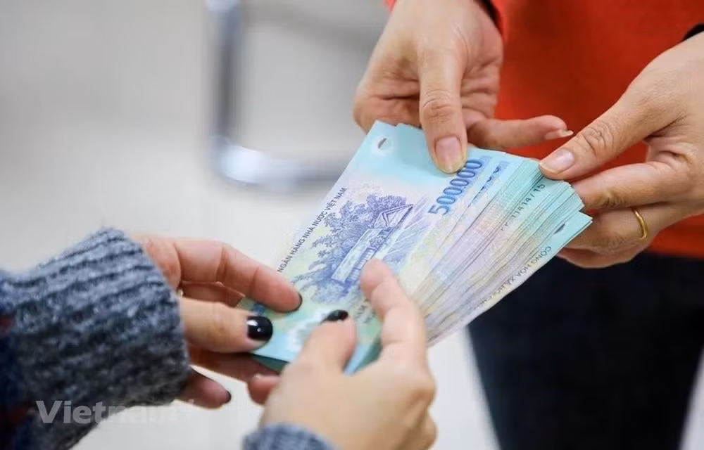 越南国家工资理事会提议自7月1日起将最低工资标准上调6% ảnh 1