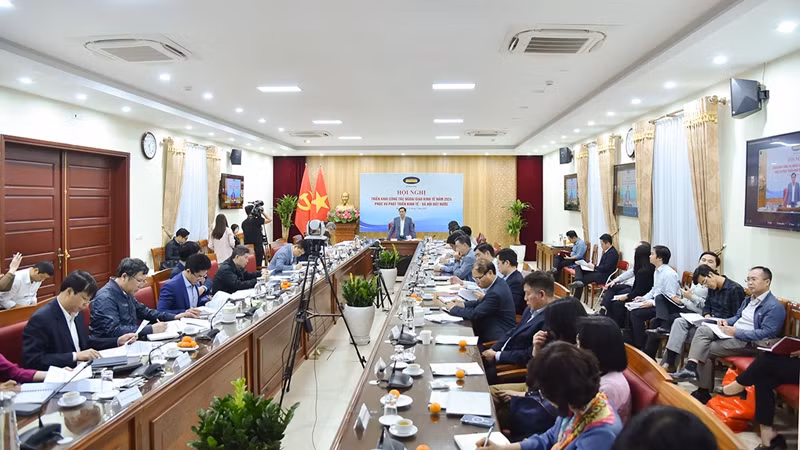 2024年经济外交助力经济社会发展会议在河内召开 ảnh 1