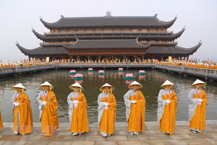 越南祖国阵线中央委员会主席向佛教界致佛诞节贺信 ảnh 1 越南祖国阵线中央委员会主席向佛教界致佛诞节贺信 ảnh 1