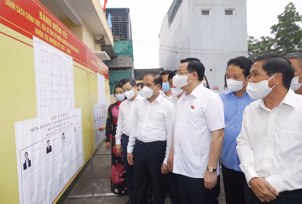 国会和人民议会代表选举:国会主席王廷惠视察宣光省换届选举准备工作 ảnh 1 国会和人民议会代表选举:国会主席王廷惠视察宣光省换届选举准备工作 ảnh 1