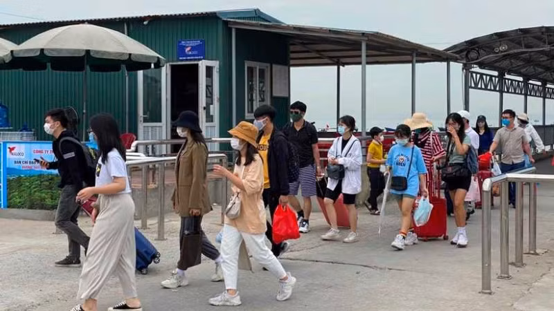4•30和5•1假期广宁省接待游客量达近30万人次 ảnh 1 4•30和5•1假期广宁省接待游客量达近30万人次 ảnh 1