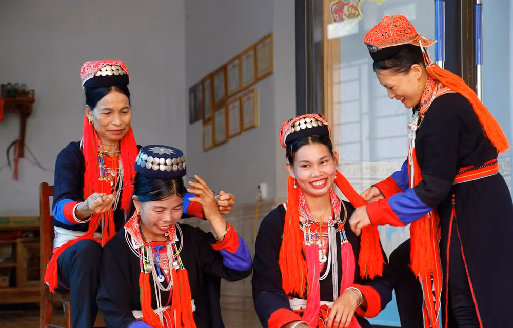 领略越南各民族的传统服饰之美 ảnh 1 领略越南各民族的传统服饰之美 ảnh 1