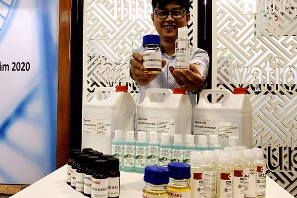 越南自主研制的DrOH免洗洗手液走出国门 ảnh 1