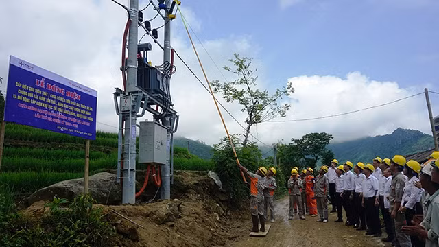 老街省为偏远地区近200户少数民族家庭供电 ảnh 1 老街省为偏远地区近200户少数民族家庭供电 ảnh 1