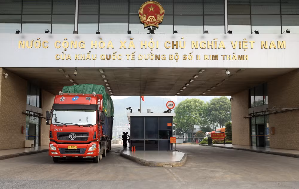 五一假期间经老街口岸出口中国的农产品达1万余吨 ảnh 1