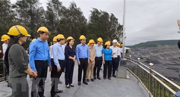 国家副主席武氏映春:广宁省提出可持续发展煤炭行业的措施 ảnh 1 国家副主席武氏映春:广宁省提出可持续发展煤炭行业的措施 ảnh 1