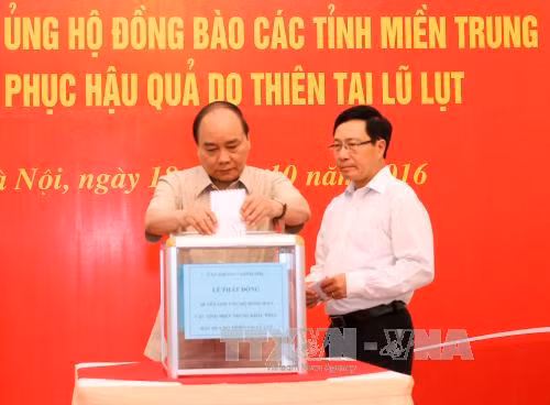 越南政府办公厅为中部灾民筹集善款 ảnh 2 越南政府办公厅为中部灾民筹集善款 ảnh 2