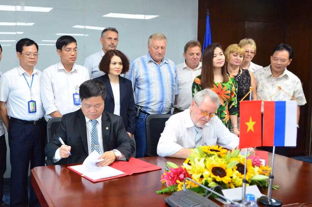 越南电力工会与俄罗斯电力工会签署合作协议 ảnh 1