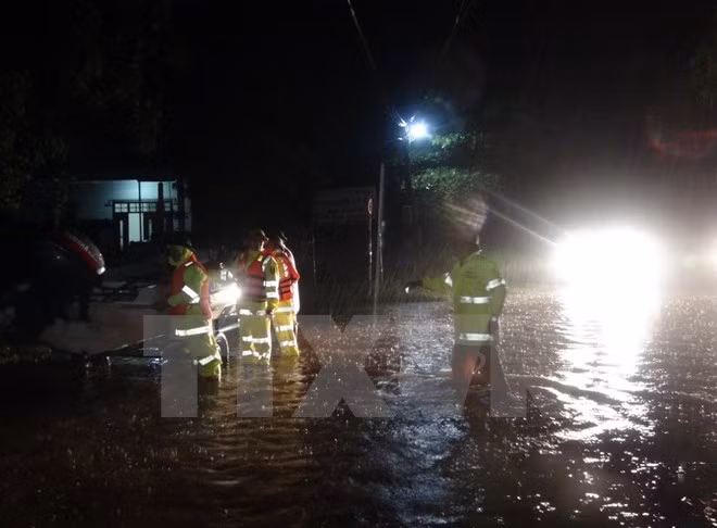 越南广平、广治、河静和乂安四省遭强降雨袭击受灾严重 ảnh 1
