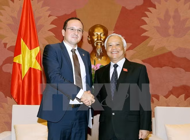 进一步加强越罗两国立法领域的合作 ảnh 1