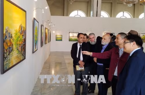 越南画家阮明山当代绘画作品展在阿尔及利亚举行 ảnh 1