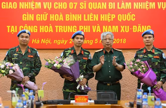 7名越南军官将前往中非和南苏丹执行维和任务 ảnh 1 7名越南军官将前往中非和南苏丹执行维和任务 ảnh 1