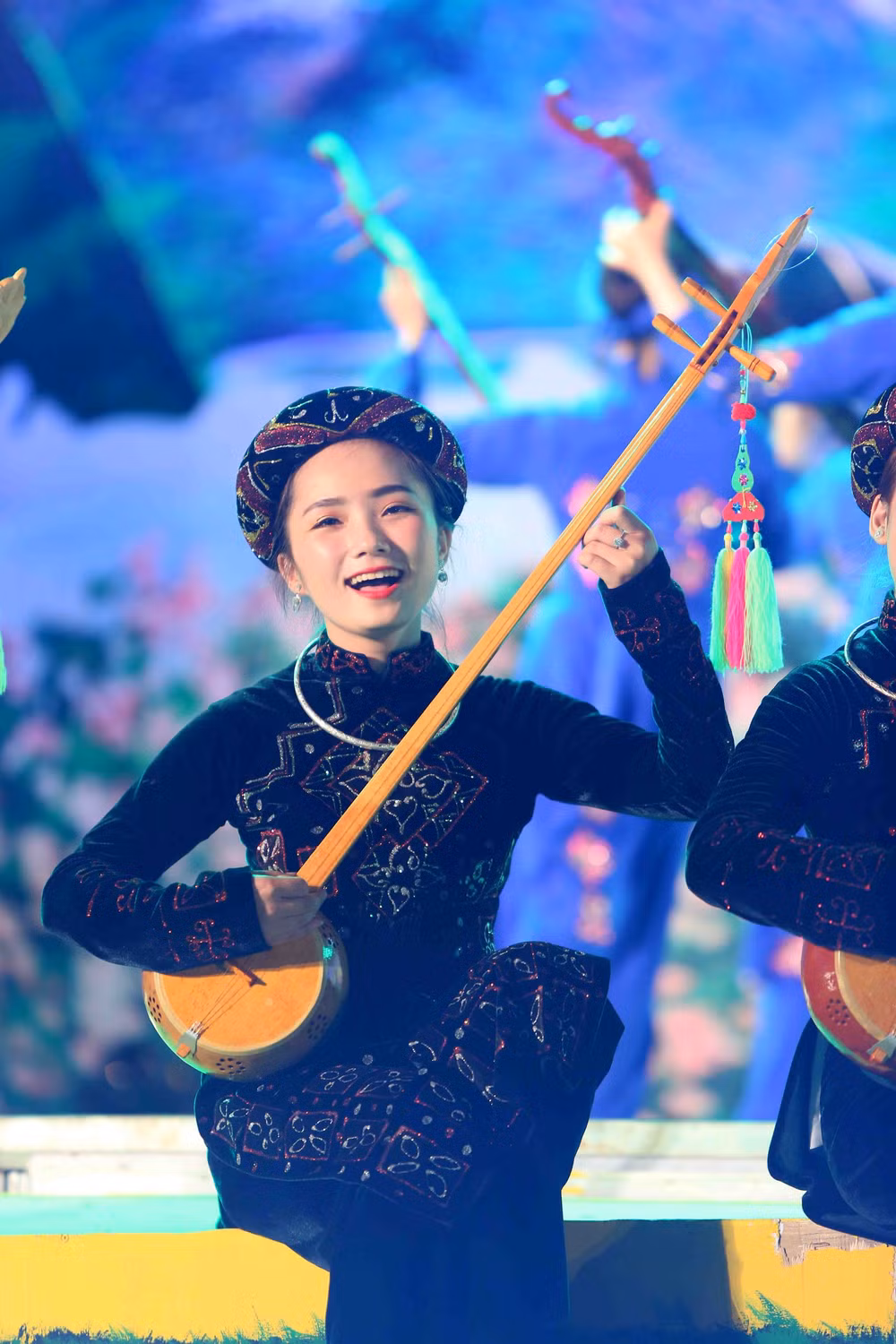 缤纷灿烂的2018年第六届全国天曲天琴艺术节在河江省举行 ảnh 2