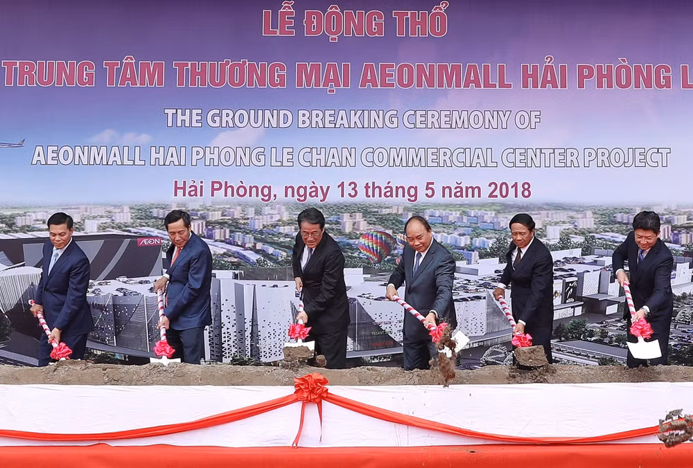 越南政府总理阮春福视察海防市部分重大经济社会工程 ảnh 1 越南政府总理阮春福视察海防市部分重大经济社会工程 ảnh 1