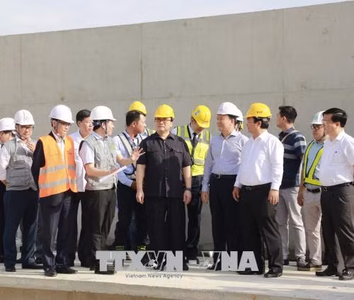 河内市市委书记黄忠海视察河内铁路线仁—河内火车站路段施工情况 ảnh 1