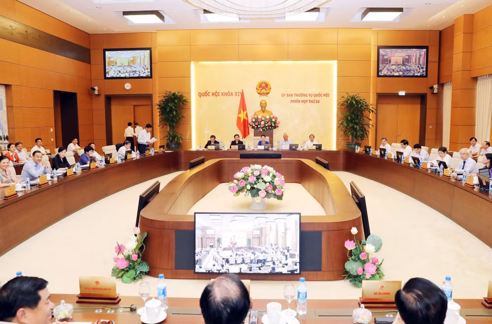 越南第十四届国会常委会第二十四次会议在河内开幕 ảnh 2 越南第十四届国会常委会第二十四次会议在河内开幕 ảnh 2