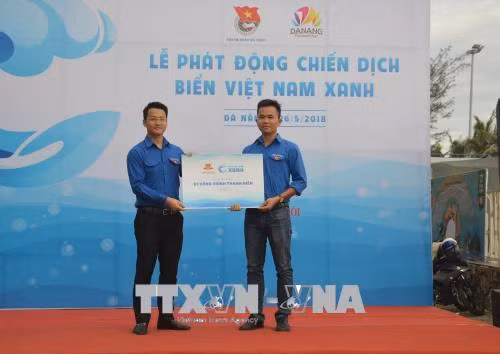 近500名青年团员参加绿色越南海洋运动 ảnh 1 近500名青年团员参加绿色越南海洋运动 ảnh 1
