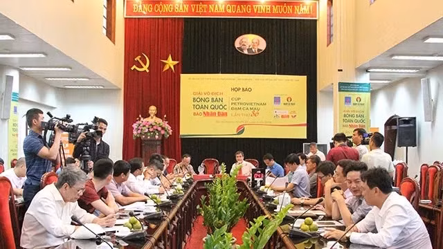 第36届《人民报》全国乒乓球锦标赛新闻发布会在河内举行 ảnh 1